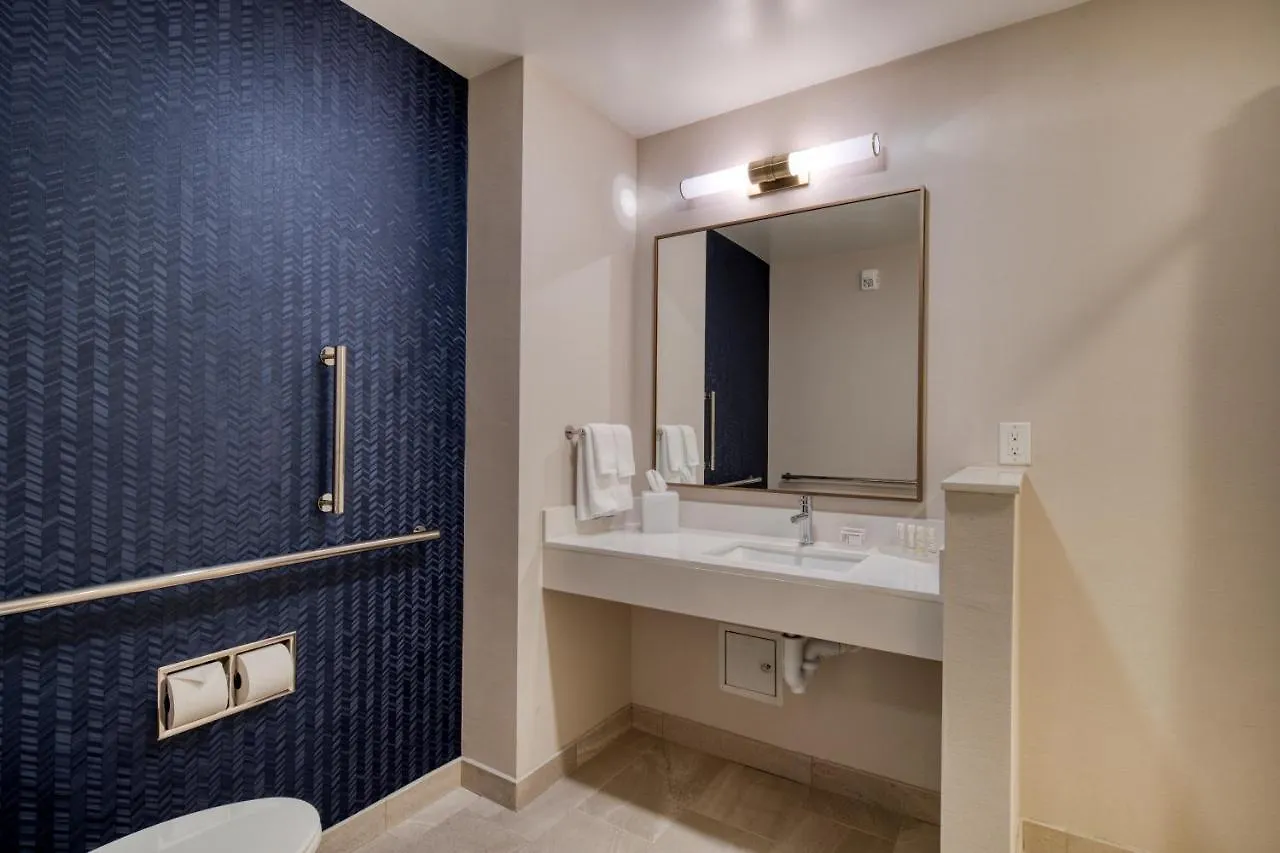 Fairfield Inn & Suites By Marriott Charlotte Belmont